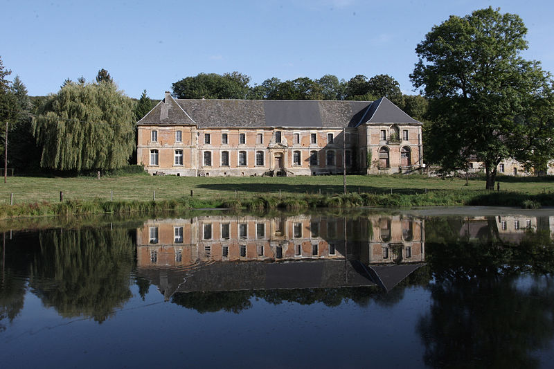800px-Abbaye_de_Belval_à_Belval-Bois-des-Dames_-_Photo_Francis_Neuvens_lesardennesvuesdusol.fotoloft.fr